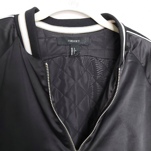 Small Black Crop Bomber Style Forever 21 Jacket - Picture 5 of 9
